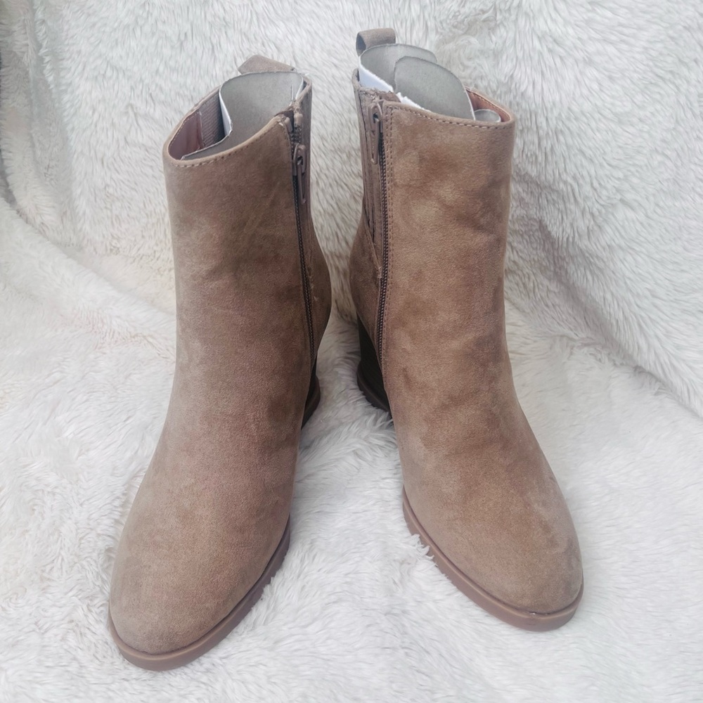Women’s Cypress Faux suede ankle wedge boots New by Universal Thread
